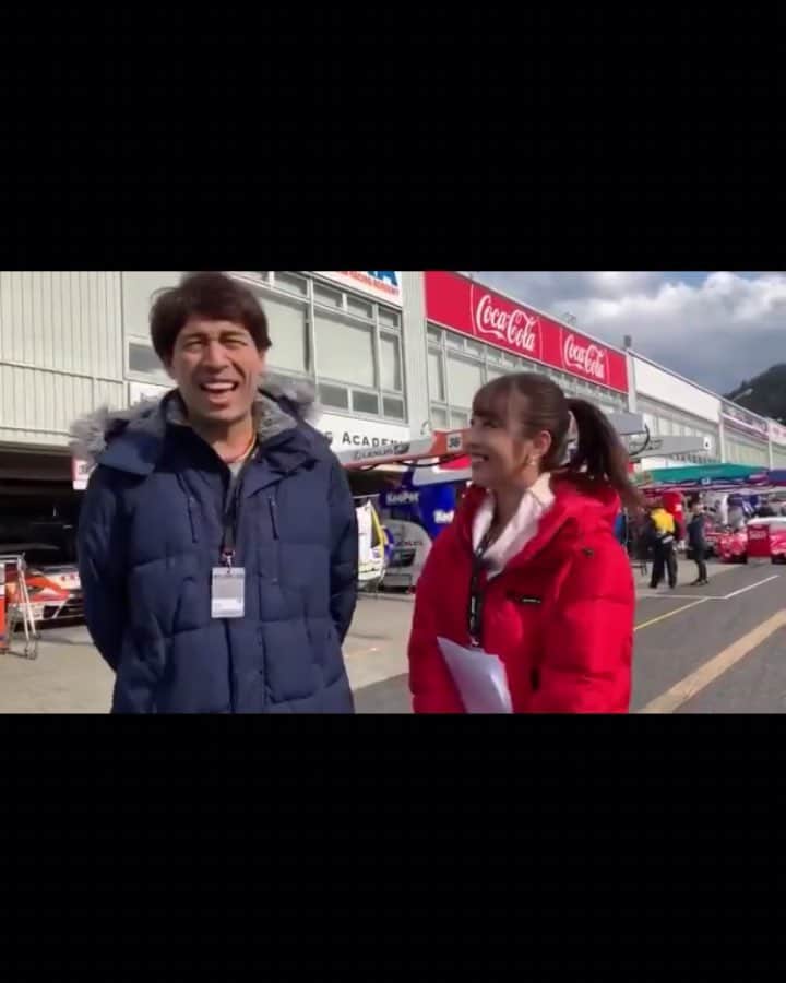 竹内紫麻のインスタグラム：「開幕前！  サッシャさんと🎥  私にとって初めてのSUPER GT シーズンがスタートします！！！ 明日思いっきり楽しんでリポート頑張ります🌟  そして何故か音が入らない！笑」