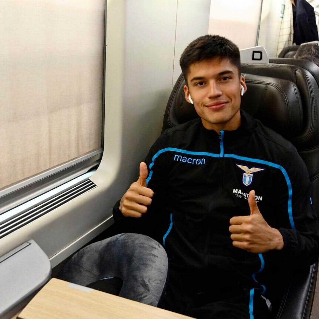 SSラツィオさんのインスタグラム写真 - (SSラツィオInstagram)「🚆 We're off to Milan with @frecciarossaofficial!  #CMonEagles 🦅 #TrenoUfficiale 🚄」4月12日 23時31分 - official_sslazio