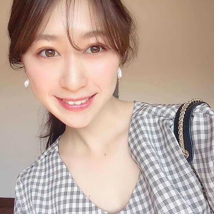 豊森ちはやのインスタグラム：「﻿﻿ ﻿﻿ ﻿﻿ 定期的に行っているホワイトニングをしに @burandentarukea へ 😬﻿﻿﻿ ﻿﻿﻿ ﻿﻿﻿ 何度か通うと定着して白さが続くようで、﻿﻿ だいぶ定着して来た🥛﻿﻿ ﻿ ﻿ 「豊森ちはやのインスタ見た」で20%off なります ⋆ ﻿ ﻿﻿﻿ ﻿﻿﻿ ﻿﻿﻿ #ホワイトニング #学芸大学 ﻿﻿ #ブランデンタルケアクリニック #女医 ﻿﻿﻿ ﻿」