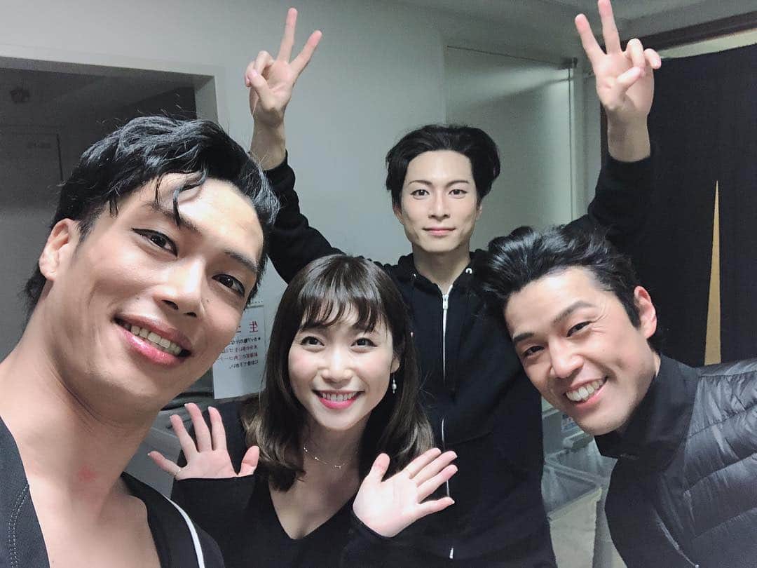 青山郁代さんのインスタグラム写真 - (青山郁代Instagram)「上田一豪さん演出ミュージカル『笑う男』を観劇！ ・ サイゴンや、レミや、メリポピや、ナイツテイルなみんなが個性と魅力を爆発させて大活躍✨ ・ ・ 想像を超えてど迫力で、想像を超えた人間ドラマでした。 ・ ・ 幕開きの船のシーン、すごいスペクタクルでディズニーかと思いました✨✨ ・ ・ 楽曲の素晴らしさ！ 「メリー・ポピンズ」でマイケル役を演じた優樹が赤ちゃんを抱いて歌い出した瞬間、もう既に涙が…😢✨✨ 愛しすぎる！ ・ ・ それに、１幕の女の子のナンバー可愛かったなぁ💕女の子の素敵なところが全面に出てるシーンで、今も曲が頭から離れない！ ・ ・ #笑う男 #笑う男_toho #ミュージカル #日生劇場 #musical #上田一豪 さん演出 #浦井健治 さん主演 #韓国ミュージカル #涙は川に流して #清水彩花 ちゃんめっちゃくちゃ可愛かった」4月12日 23時35分 - ikuyo_aoyama