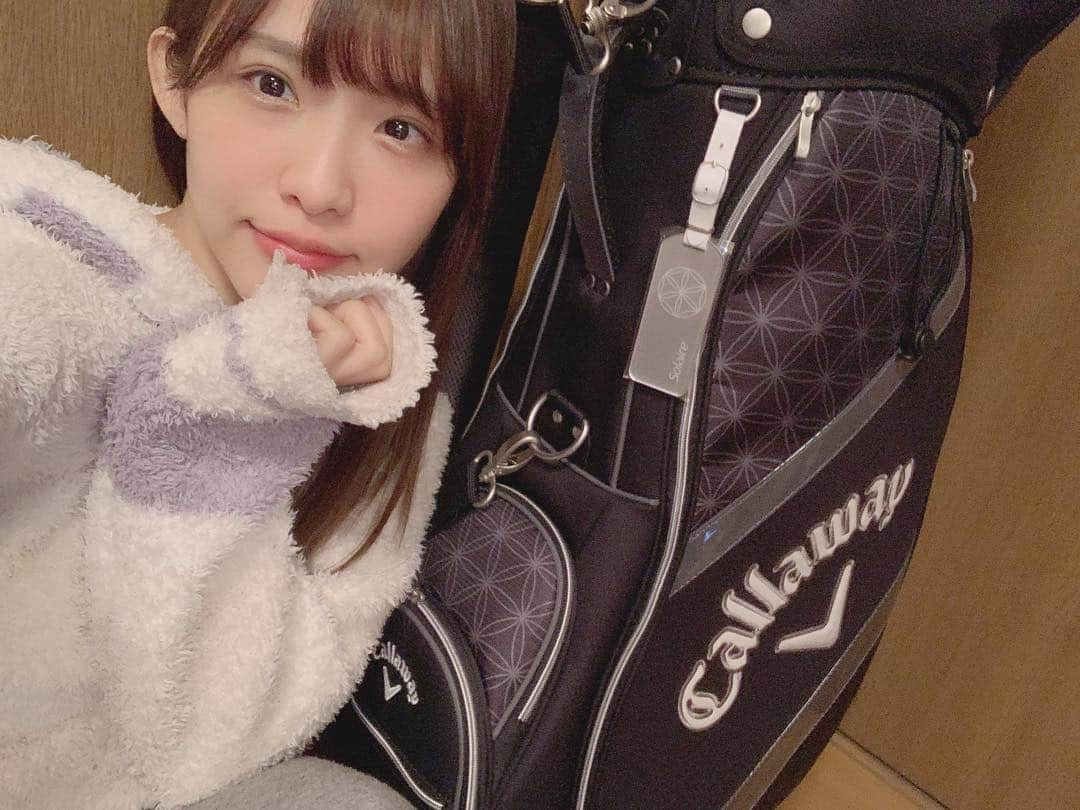 松村香織のインスタグラム：「色々あって 初心者向けの セットを買ってみました⛳  そのうち分かるよ〜  練習しなきゃやばい。  服や小物など可愛い物は 全部高い😣  プレゼント待ってます🤣笑  #ゴルフ初心者」