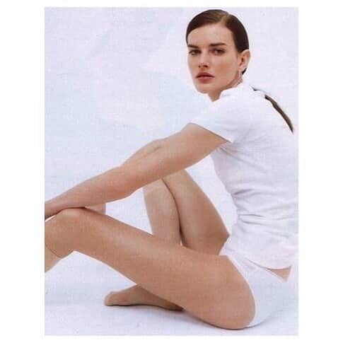 レジャビーのインスタグラム：「Experience the natural freedom of COTTON-MOI. Thank you @marieclairefr —— Découvrez la liberté naturelle de COTONNE-MOI. Merci @marieclairefr #maisonlejaby #lingerie #culotte #coton #parution #presse」