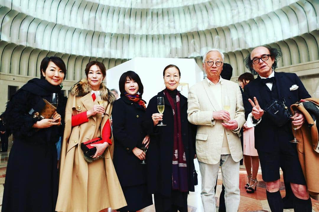 田中杏子さんのインスタグラム写真 - (田中杏子Instagram)「Louis Vuitton High Jewelry event Special Dinner at MOA museum with Mr.Hiroshi Sugimoto  右からGQ鈴木編集長 杉本博司さん ギャラリー小柳の小柳さん VOGUE渡辺編集長 私  Richesse十河編集長」4月12日 23時45分 - akoakotanaka