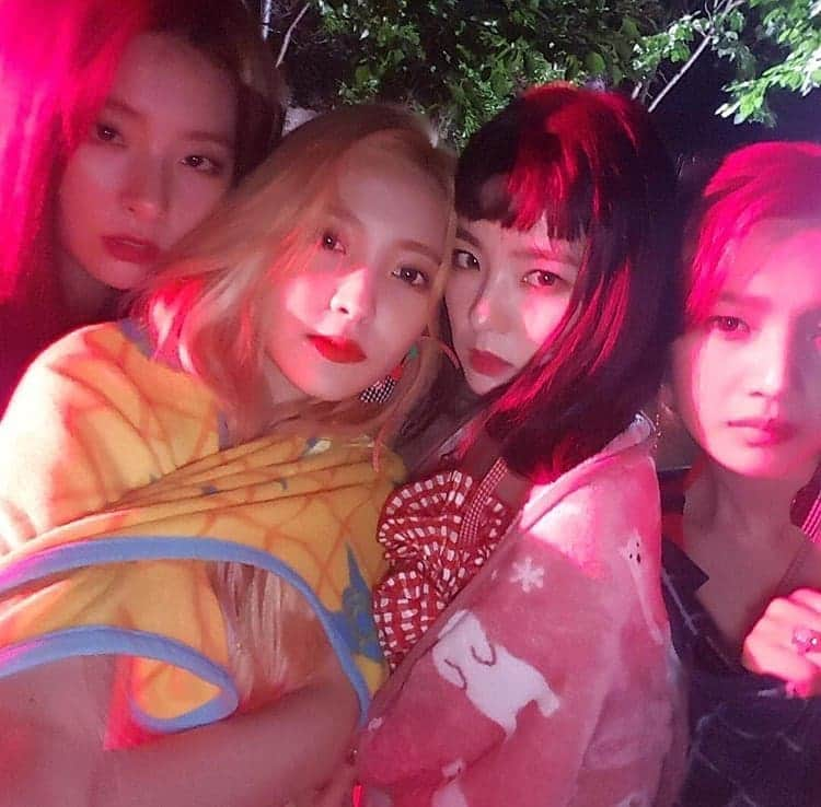 イェリさんのインスタグラム写真 - (イェリInstagram)「What concept do you want for this Red Velvet comeback?💕 #REDVELVET #YERI #레드벨벳 #예리」4月12日 23時46分 - redvelvet_yeri