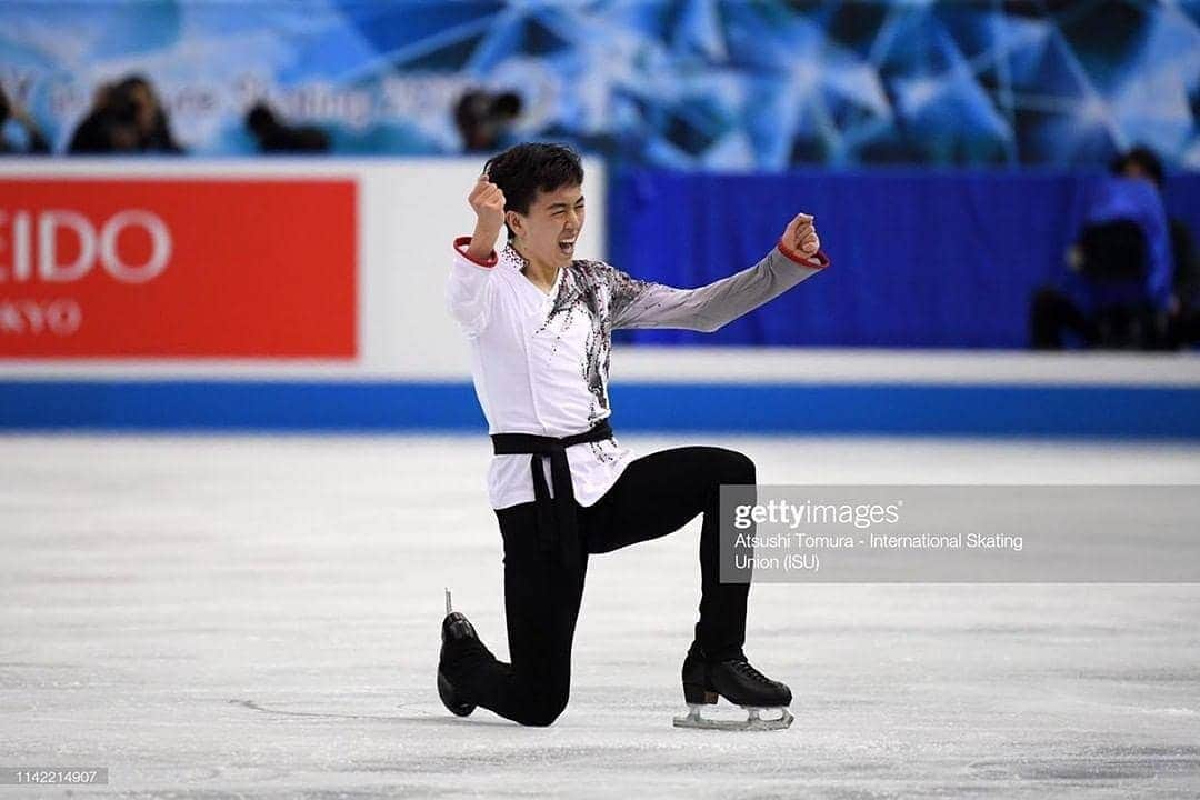 ヴィンセント・ゾウのインスタグラム：「Wow wow wow!!! What an incredible night, and the best free skate of my life!!! Thank you so much Japan for your support, and thank you to Hamada-sensei for dedicating your expertise to me in the last few weeks. Your love for skating and teaching has helped me improve so much and has allowed me to enjoy my time on the ice much more. I am happy beyond words to have the chance to learn from you and bring you happiness (and vice versa)! I am so grateful for everything that allowed the end of my season to come together in such an amazing way. ありがとうございました！！」