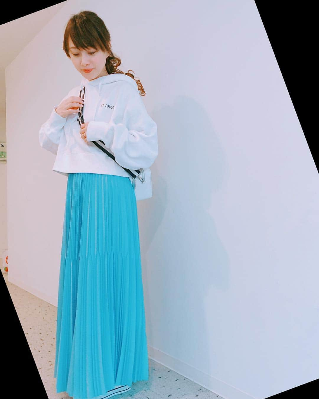 渡辺美奈代さんのインスタグラム写真 - (渡辺美奈代Instagram)「本日のお洋服  #ユナイテッド アローズ #コンバース #サロン  ド  アルファード #パーカー好き」4月12日 23時56分 - watanabe_minayo