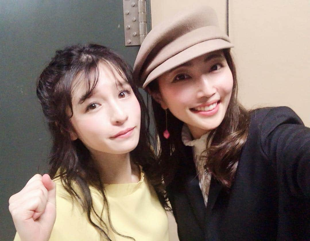 木南清香さんのインスタグラム写真 - (木南清香Instagram)「『いつか』観劇♡ ・ ・ 初日前の最後のオフは 華ちゃんと一緒に観劇❣️ もうね、2人で泣き腫らしてね、 大変でした。 ・ 同じ事務所のしほうくん👏🏻 しほうらしさが引き立つ役どころで とってもかっこよかった^ ^ ・ 大好きなまほちゃん♡ お芝居も、声も、顔もぜーんぶ好き💕 あぁ、たっぷりと魅了され、 大ファンだと再確認しました🙊💭 ・ #いつか #皆本麻帆 ちゃん #荒田至法 くん #シアタートラム」4月12日 23時50分 - kinami_sayaka