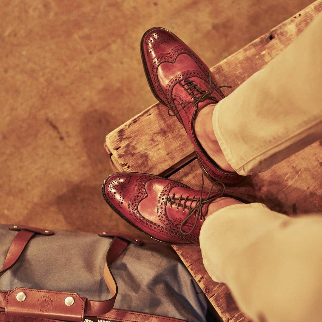 アレンエドモンズさんのインスタグラム写真 - (アレンエドモンズInstagram)「Travel in style with our classic McAllister and Korchmar Duffle, both part of our #Anniversary Sale going on now. #AERealShoes」4月12日 23時52分 - allenedmonds