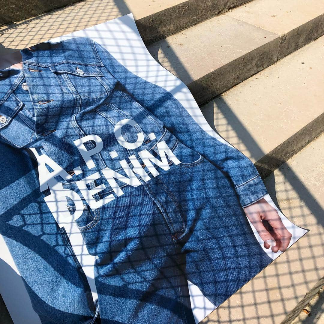 アーペーセーさんのインスタグラム写真 - (アーペーセーInstagram)「New #APCdenim campaign here in the #LuxembourgGardens, next to A.P.C. headquarters, rue Madame. Available in stores and at apc.fr」4月13日 0時05分 - apc_paris