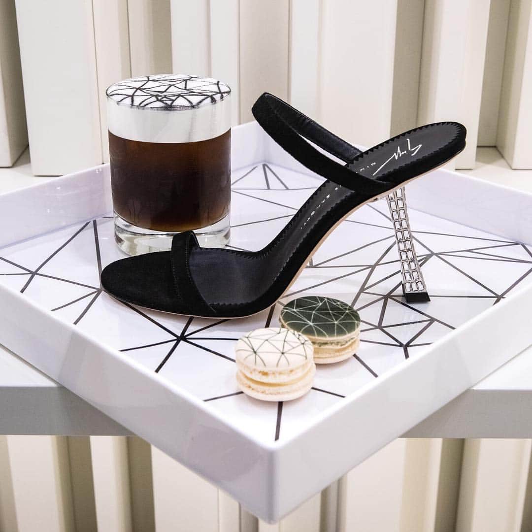 Giuseppe Zanotti Designさんのインスタグラム写真 - (Giuseppe Zanotti DesignInstagram)「What better way to celebrate #MDW than with the stunning FARRAH? Step into the night to see more of a heel that cuts through style and design. #GiuseppeZanotti #GZSS19」4月13日 0時02分 - giuseppezanotti