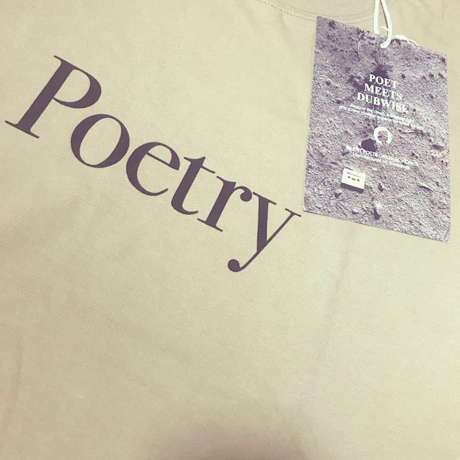 宇野薫さんのインスタグラム写真 - (宇野薫Instagram)「@michiharu_shimoda  下田法晴さん新プロジェクト “POET MEETS DUBWISE”  LAUNCH PARTY  @poet_meets_dubwise  欲しかったTシャツはどれにしようかと迷いましたが、 ベージュにしました！」4月13日 0時10分 - caoluno
