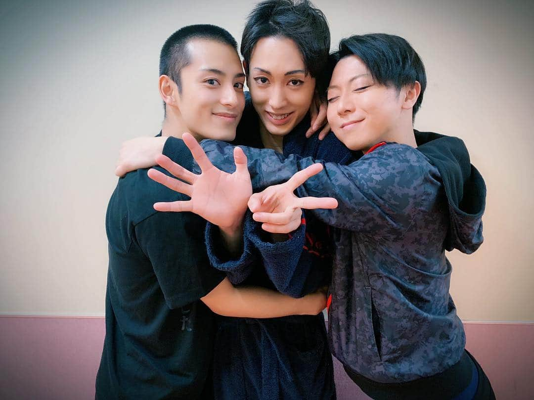 小波津亜廉さんのインスタグラム写真 - (小波津亜廉Instagram)「[11/4/19] Happy 25th Shouri! ⠀⠀⠀ ⠀ ⠀ #kondoushouri #takeshinaoki #gototakeru #nekomathirdyears #haisute ⠀⠀⠀ ⠀ Source: Naoki’s twitter」4月13日 0時11分 - ahun_andsome