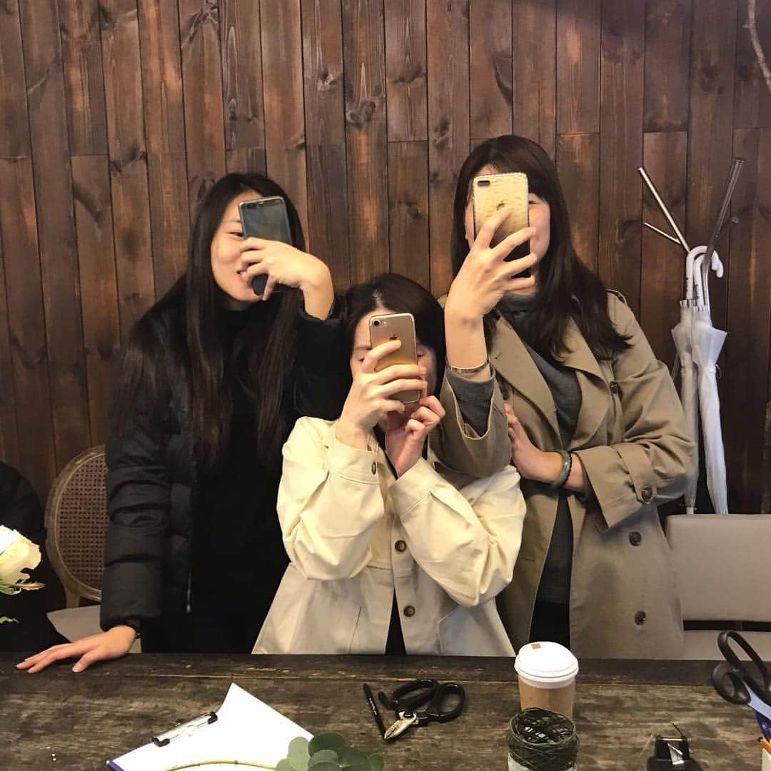 플로리스트 이주연 florist Lee Ju Yeonさんのインスタグラム写真 - (플로리스트 이주연 florist Lee Ju YeonInstagram)「. . Miss you 😘😍🥰 . #수업문의 #주문예약 #lesson #Order  Katalk ID vaness52 클래스상시모집 당일꽃주문가능 WeChat ID vaness_flower E-mail vanessflower@naver.com . 강남구 신사동 515-2 📞02-545-6813 . #vanessflower #florist #flowershop #handtied #flowerlesson #花束 #花束包装 #바네스플라워 #플라워카페 #플로리스트 #꽃다발 #부케 #플로리스트학원 #신사동꽃집 #신사역꽃집 #꽃꽂이수업 #플라워레슨 #꽃다발포장법 #꽃수업 #꽃주문 #하우스웨딩 #대관 #카페대관 #강남카페대관」4月13日 0時16分 - vanessflower