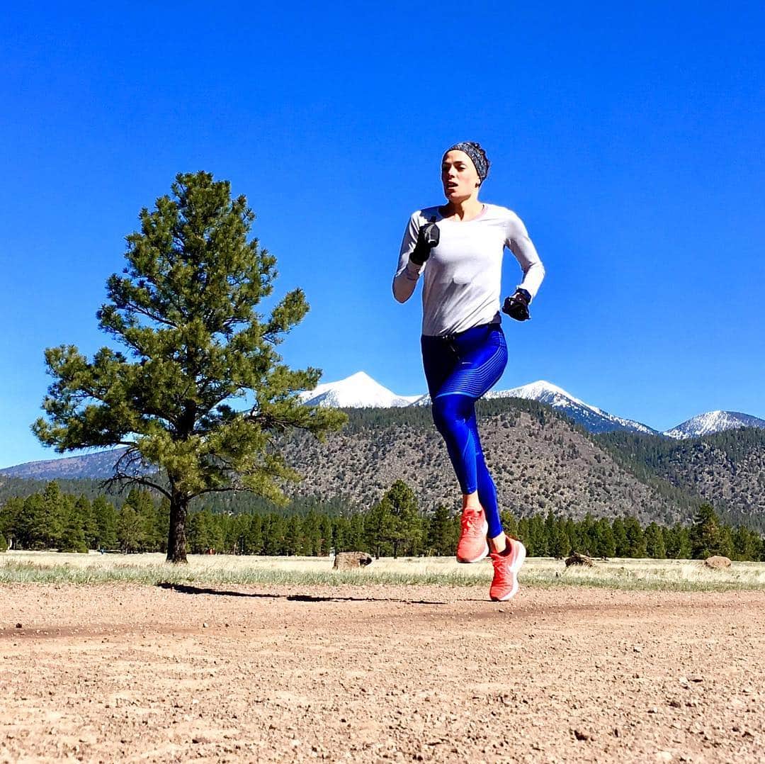メリッサ・ビショップのインスタグラム：「The necessary evil, tempo runs at altitude. It’s sort of like breathing through a straw  #itburns #makesyoufit #yabish #flagstaff #altitude #theview」