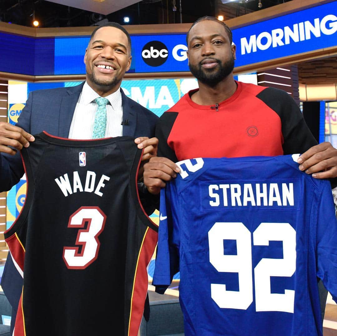 Good Morning Americaさんのインスタグラム写真 - (Good Morning AmericaInstagram)「Now THAT’S a jersey trade! So happy to have newly-retired @nba great @dwyanewade in the house with us this morning 🏀🔥#L3GACY #OneLastDance」4月13日 0時17分 - goodmorningamerica