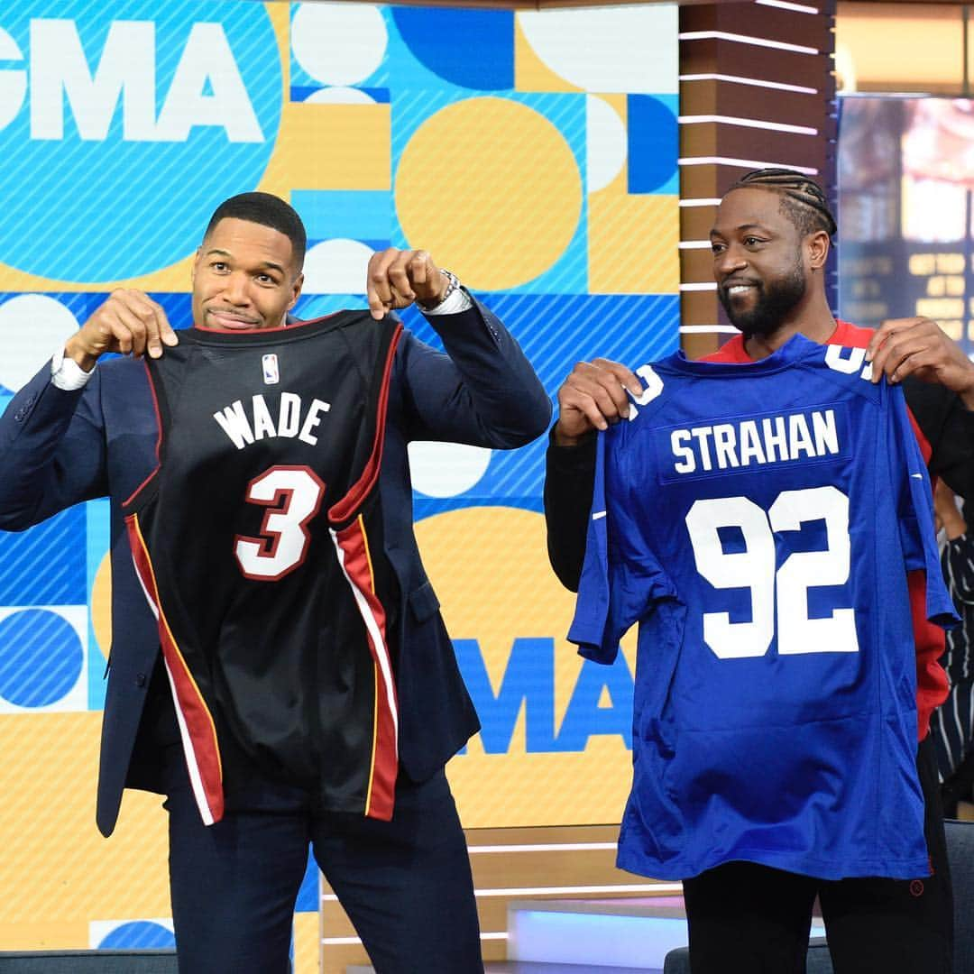 Good Morning Americaさんのインスタグラム写真 - (Good Morning AmericaInstagram)「Now THAT’S a jersey trade! So happy to have newly-retired @nba great @dwyanewade in the house with us this morning 🏀🔥#L3GACY #OneLastDance」4月13日 0時17分 - goodmorningamerica