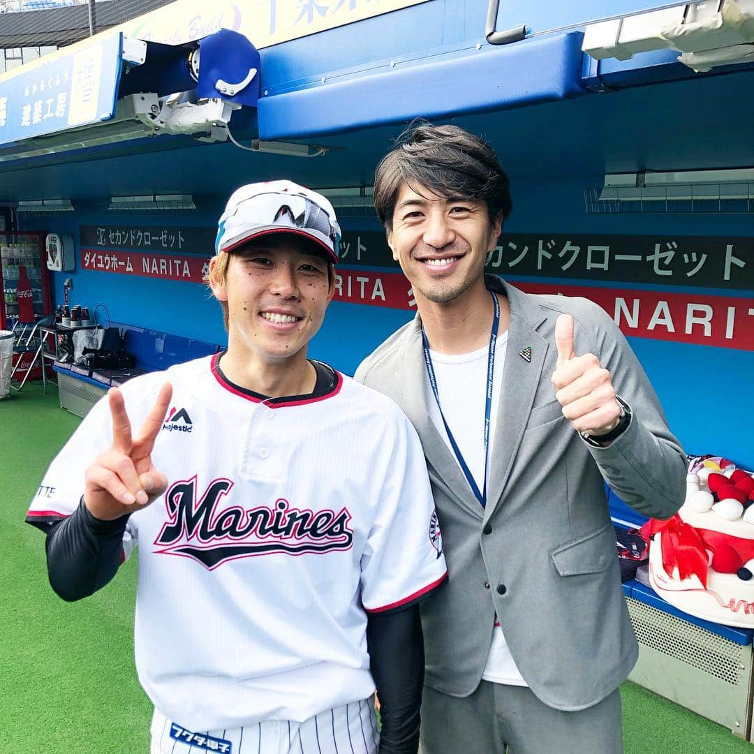 田中大貴さんのインスタグラム写真 - (田中大貴Instagram)「礼儀を重んじる方です。  選手会長就任おめでとう🎙 この画像を今から角中くんに送ります笑。  #大地くん #鈴木大地  #千葉ロッテマリーンズ」4月13日 0時25分 - daiki.tanaka_1980