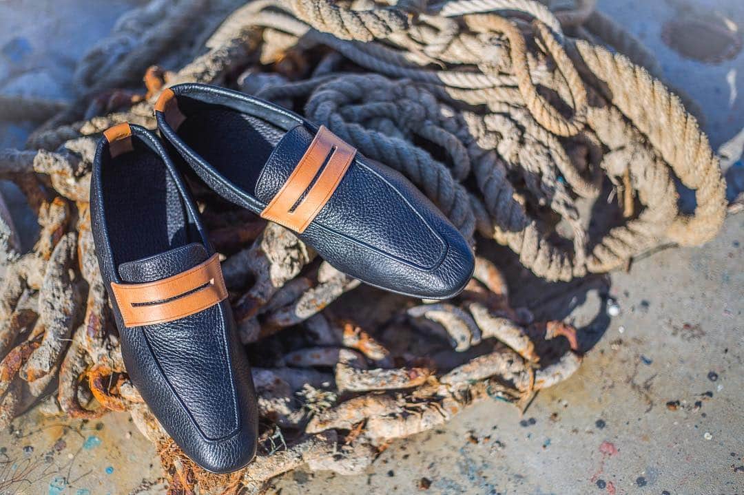 コルテさんのインスタグラム写真 - (コルテInstagram)「⚓️ The new Tahiti loafer is also available in black deerskin, ensuring ultimate comfort and style! ⚓️ • • #Corthay #Paris #SS19 #Tahiti #Loafer #TahitiBeach #SaintTropez #SummerShoe #Mocassin #Black #Noir #Patina #Strap #Shoes #Souliers #Deerskin #Leather #Cuir #Cerf #PierreCorthay #TheFinestShoes #LaCouleurCestCorthay #Shoeporn」4月13日 0時37分 - maison_corthay