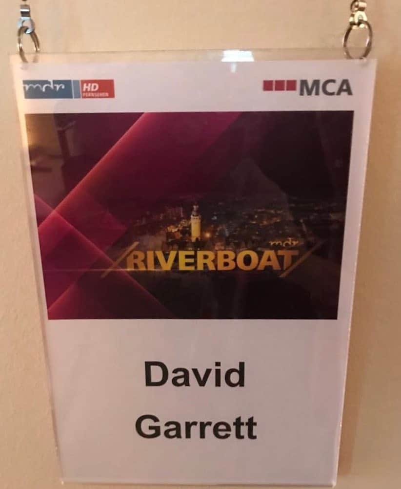 デイヴィッド・ギャレットさんのインスタグラム写真 - (デイヴィッド・ギャレットInstagram)「Angekommen! Gleich geht es los mit der Aufnahme für #mdr #riverboat ! Heute Abend um 22:00 Uhr. Arrived! Soon we‘re recording for MDR Riverboat. Tonight on #TV #davidgarrett」4月13日 0時46分 - davidgarrettinsta
