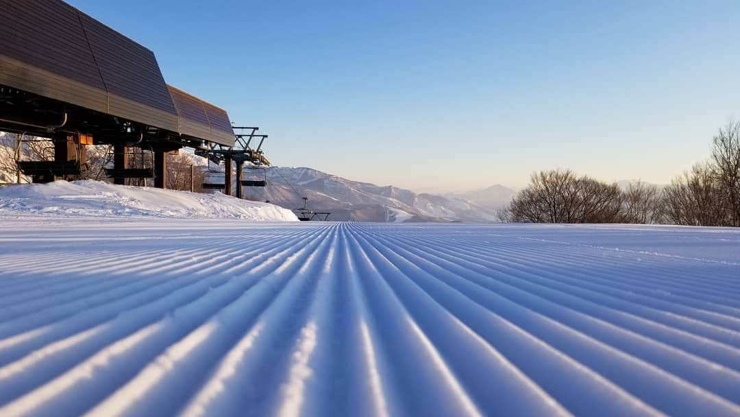 岡本圭司さんのインスタグラム写真 - (岡本圭司Instagram)「コーデュロイ💮 特に @hakuba47wintersportspark は芸術的です。 ユージくんrespect！ #curving  #snowboarding  #スキー場 #ゲレンデ #圧雪 #コーデュロイ #最高に気持ちいい」4月13日 0時50分 - hywod_kj