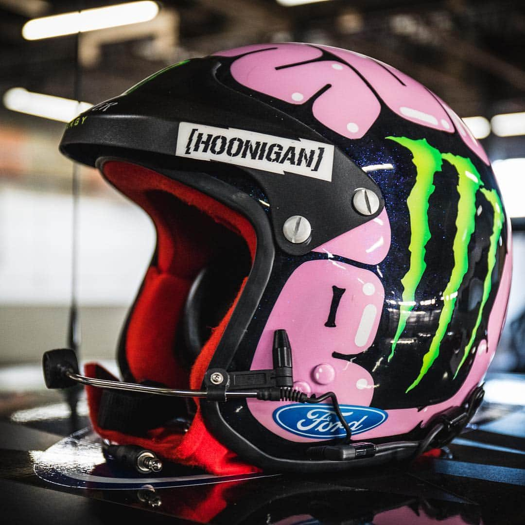 ケン・ブロックさんのインスタグラム写真 - (ケン・ブロックInstagram)「A few shots of my @DeathSpray brain buckets from a couple of the #GymkhanaTEN locations. New episode explaining the helmets and their paint jobs in the new episode on my YouTube channel (link in bio). #brainbuckets」4月13日 0時53分 - kblock43