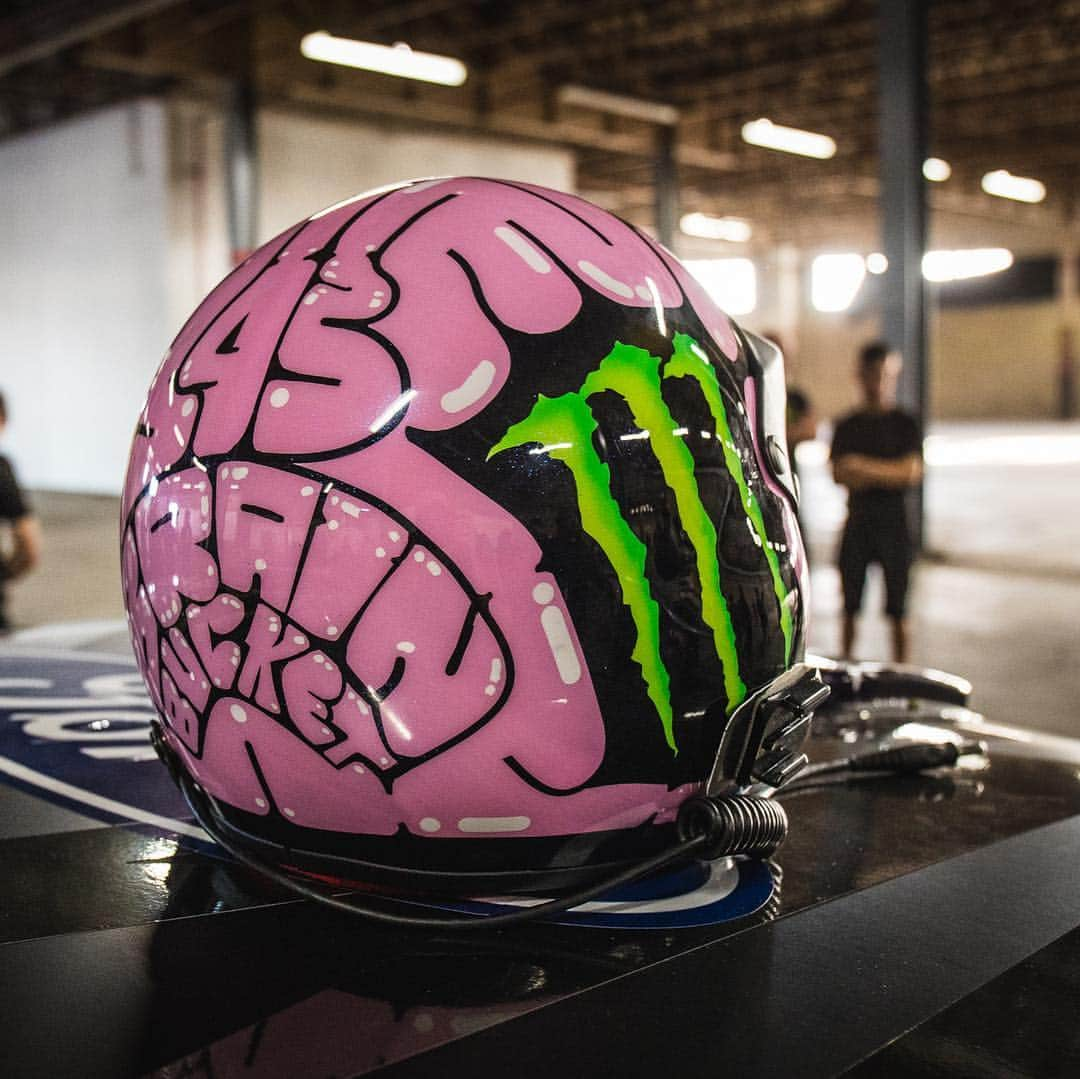 ケン・ブロックさんのインスタグラム写真 - (ケン・ブロックInstagram)「A few shots of my @DeathSpray brain buckets from a couple of the #GymkhanaTEN locations. New episode explaining the helmets and their paint jobs in the new episode on my YouTube channel (link in bio). #brainbuckets」4月13日 0時53分 - kblock43