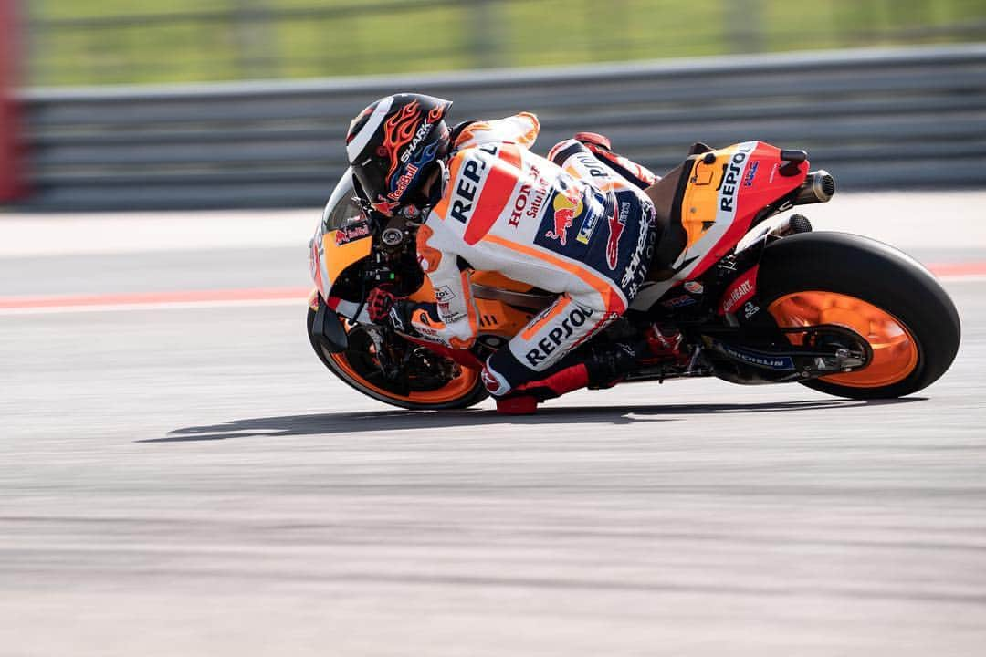 レプソル・ホンダさんのインスタグラム写真 - (レプソル・ホンダInstagram)「#AmericasGP FP1 ✅ ⠀⠀⠀⠀⠀⠀⠀⠀⠀ @marcmarquez93 🅿️1️⃣ #MM93🐜 ⠀⠀⠀⠀⠀⠀⠀⠀⠀ @jorgelorenzo99 🅿️1️⃣8️⃣ #JL99😈 ⠀⠀⠀⠀⠀⠀⠀⠀⠀ #25RepsolHonda #Repsol #MotoGP #Honda #Racing #RepsolHonda #HRC #RC213V #MM93 #JL99 #MarcMarquez #JorgeLorenzo #ThePowerOfDreams #Motorcycle #America #Practice 🇺🇸」4月13日 0時59分 - hrc_motogp