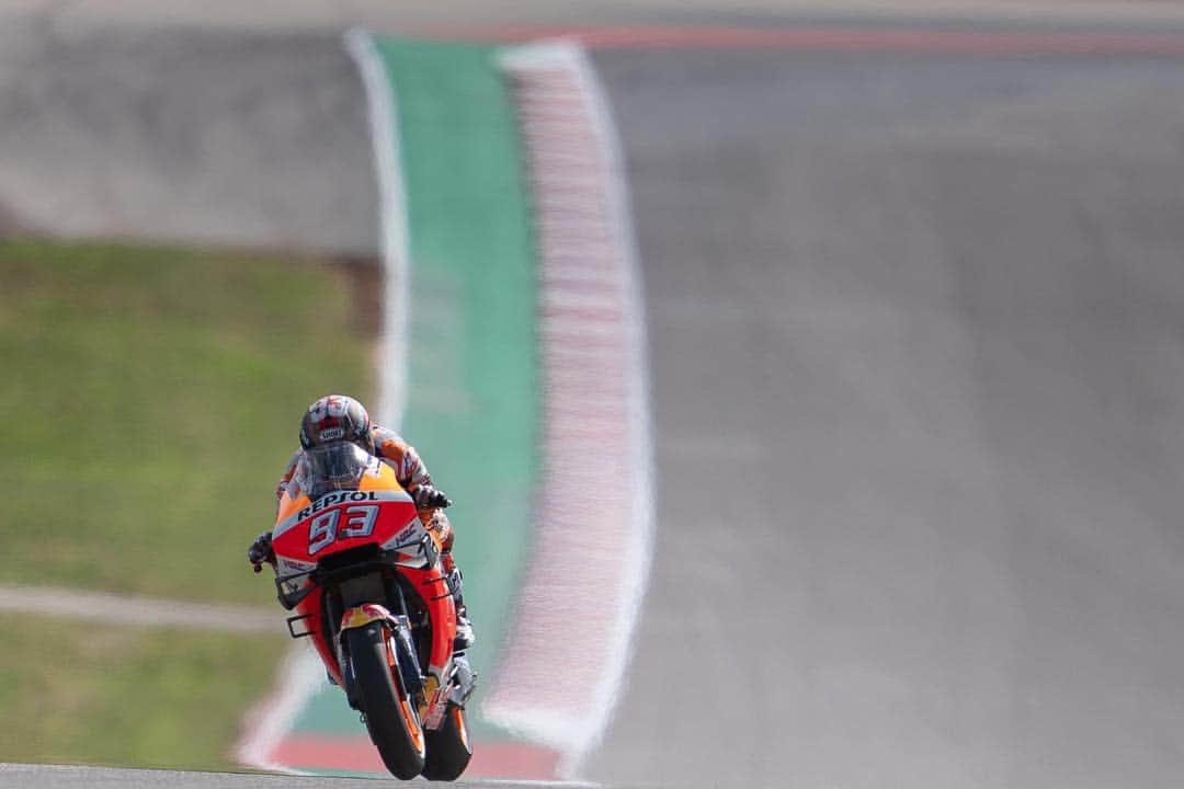 レプソル・ホンダさんのインスタグラム写真 - (レプソル・ホンダInstagram)「#AmericasGP FP1 ✅ ⠀⠀⠀⠀⠀⠀⠀⠀⠀ @marcmarquez93 🅿️1️⃣ #MM93🐜 ⠀⠀⠀⠀⠀⠀⠀⠀⠀ @jorgelorenzo99 🅿️1️⃣8️⃣ #JL99😈 ⠀⠀⠀⠀⠀⠀⠀⠀⠀ #25RepsolHonda #Repsol #MotoGP #Honda #Racing #RepsolHonda #HRC #RC213V #MM93 #JL99 #MarcMarquez #JorgeLorenzo #ThePowerOfDreams #Motorcycle #America #Practice 🇺🇸」4月13日 0時59分 - hrc_motogp