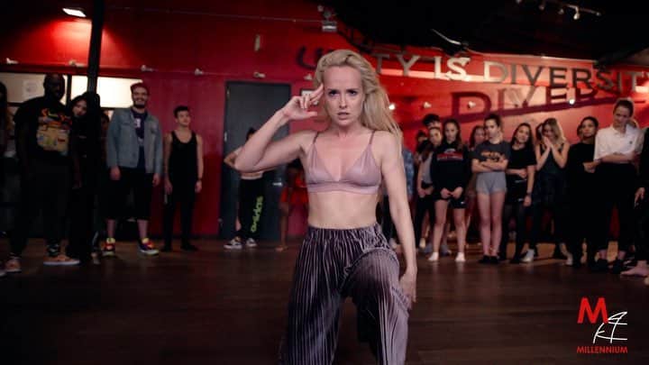 Nika Kljunのインスタグラム：「❗️NOW LIVE ON YOUTUBE!!! ❗️You asked for it so here it is 😚 ...giving you guys a little different vibe from me with this choreo to “BAD GUY” by .... @wherearetheavocados . Link in bio! . Teaching this routine to extremely technical dancers was a true joy. ❤️ Here is my solo but really - go to YouTube to watch my students bring my  my vision to life. . There’s no better feeling than providing your students with a safe place to grow and giving them the opportunity to work on themselves. I love motivating you guys to work hard and challenging you. No matter how good or bad your technique is, you show up to better yourself and to work on things you need to work on as an individual. Everyone’s dance career and training path is different but we all inspire each other in many ways. . Everyone has their own gift to share and shine, and when you find your special inner light or “X” factor, you find what makes you unique and beautiful. Even though this choreography was pretty difficult, that lesson was our focus in this class. . Love u all! Happy weekend everyone! 🥳 . #nikakljunchoreography 🙋🏼‍♀️ 📷 @robfish_inc 📍 @mdcdance . #trendingnews #trendingvideo #billieeilish #badboy #youtubevideos #wildness #danceteacher #jazzfunk #jazzfunkfusion #performance #fridayfeels #nikakljun #millenniumdancecomplex」