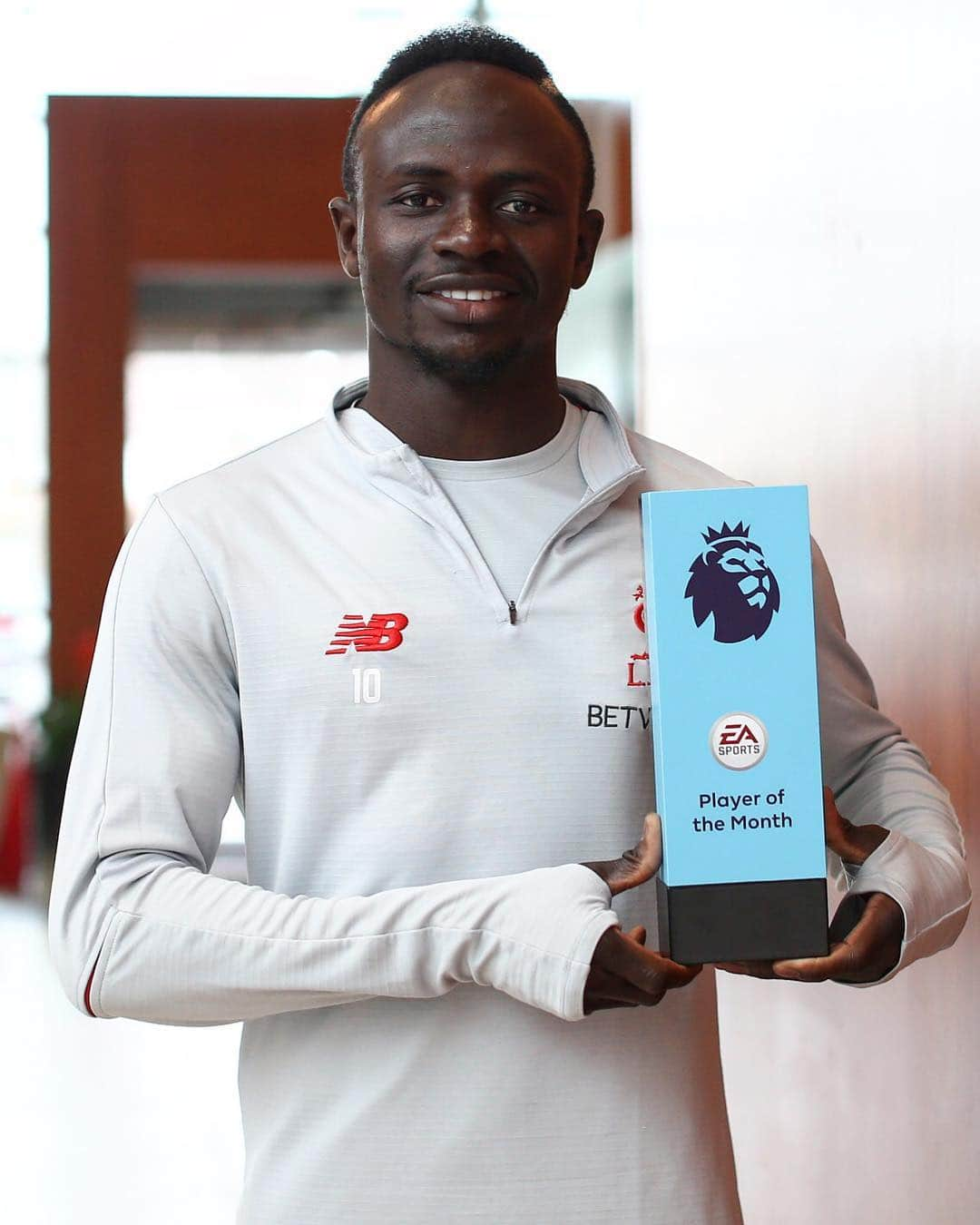 リヴァプールFCさんのインスタグラム写真 - (リヴァプールFCInstagram)「👌👌👌 @sadiomaneofficiel is the @premierleague Player of the Month for March! 🔥 #SadioMane #LFC #LiverpoolFC #PL #PremierLeague」4月13日 1時01分 - liverpoolfc