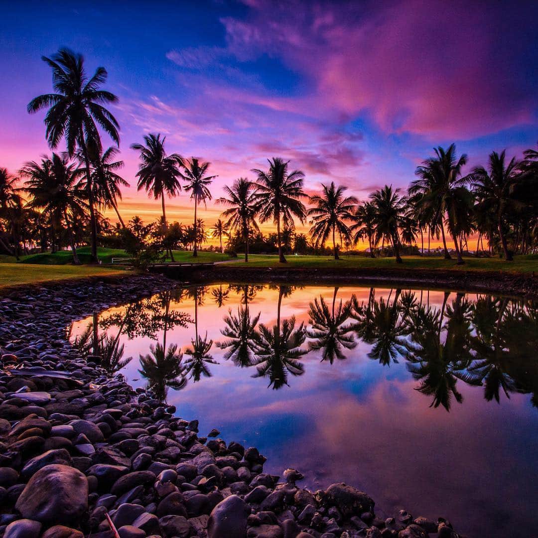 Earth Picsさんのインスタグラム写真 - (Earth PicsInstagram)「Tropical sunset 🌅 Photo by @benmuldersunsets」4月13日 1時01分 - earthpix