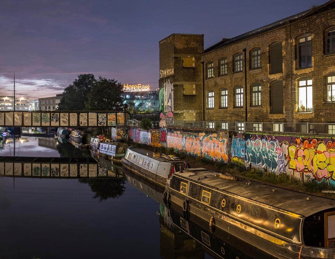 National Geographic Travelさんのインスタグラム写真 - (National Geographic TravelInstagram)「Photo by @lucalocatelliphoto | The River Lea in Hackney Wick, London. Once a mostly industrial part of East London, in recent years it has become a real gathering spot for younger generations looking for affordable housing, although the neighbourhood’s unique industrial setting is starting to attract new real estate investors. Skeptics say the new development projects sprouting here are too focused on luxury in a city short on affordable housing. My work revolves around the making of the future, how our society transitions through new ways of living, and how technology is changing our approach to the environment and to our cities. I’ve embarked on a journey with @natgeo to showcase how London, one of the world’s busiest and fastest growing cities, is evolving. Follow me @lucalocatelliphoto to find out more about the London story I covered for @natgeo #London #architecture #hackney #britain #people #city」4月13日 1時02分 - natgeotravel