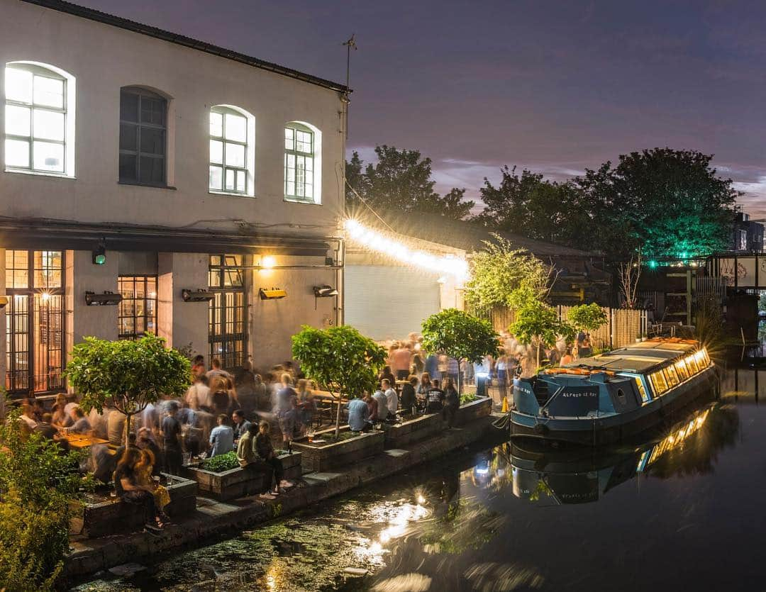 National Geographic Travelさんのインスタグラム写真 - (National Geographic TravelInstagram)「Photo by @lucalocatelliphoto | The River Lea in Hackney Wick, London. Once a mostly industrial part of East London, in recent years it has become a real gathering spot for younger generations looking for affordable housing, although the neighbourhood’s unique industrial setting is starting to attract new real estate investors. Skeptics say the new development projects sprouting here are too focused on luxury in a city short on affordable housing. My work revolves around the making of the future, how our society transitions through new ways of living, and how technology is changing our approach to the environment and to our cities. I’ve embarked on a journey with @natgeo to showcase how London, one of the world’s busiest and fastest growing cities, is evolving. Follow me @lucalocatelliphoto to find out more about the London story I covered for @natgeo #London #architecture #hackney #britain #people #city」4月13日 1時02分 - natgeotravel