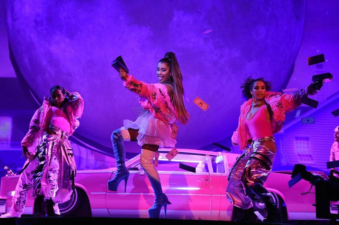 E! Onlineさんのインスタグラム写真 - (E! OnlineInstagram)「If Ariana Grande's tour is any indication of how her #Coachella set will be... we won't be alright. (📷: Getty Images, @arianagrande)」4月13日 1時18分 - enews