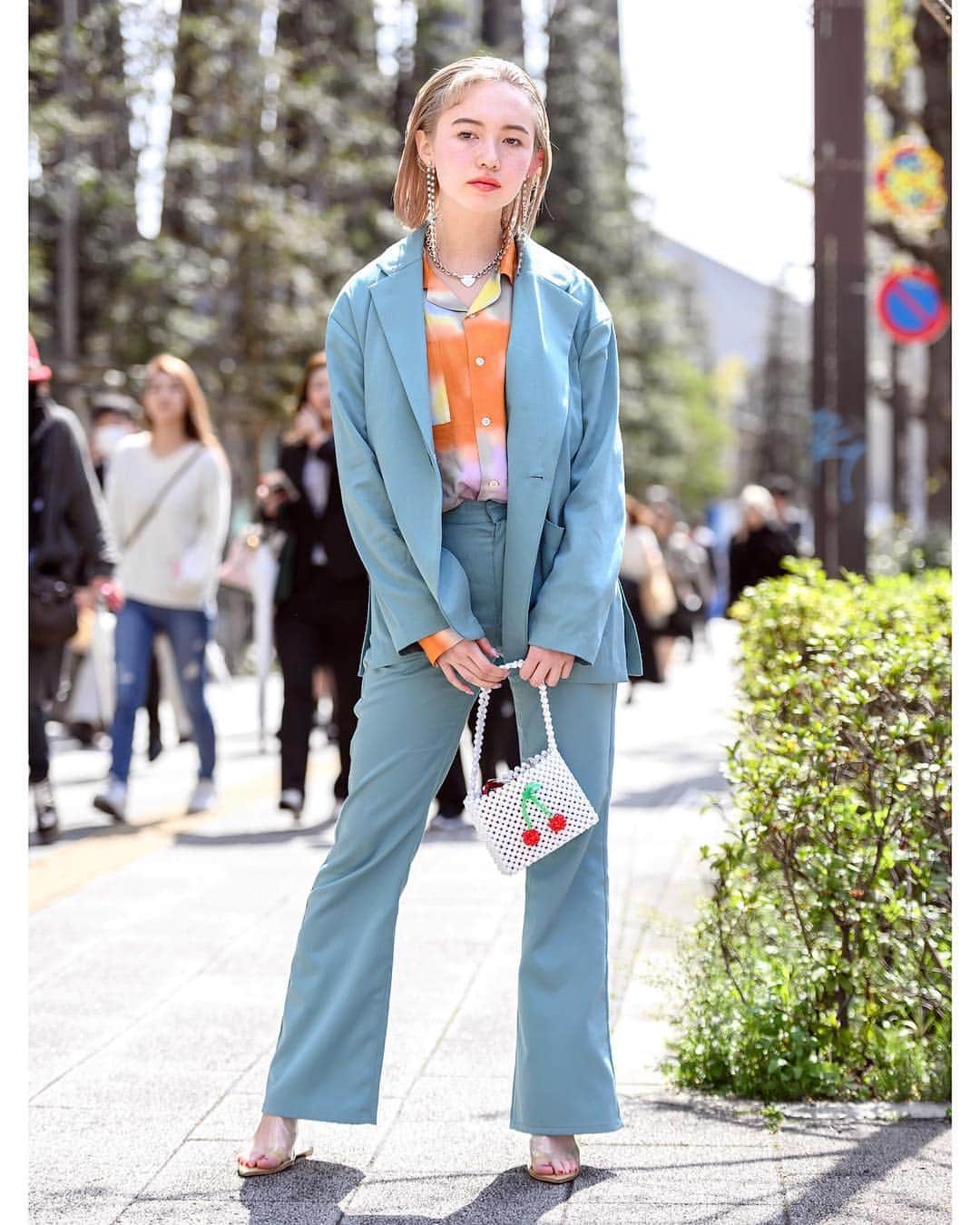 Harajuku Japanさんのインスタグラム写真 - (Harajuku JapanInstagram)「18-year-old Japanese fashion student Ashley (@Ashley__0625) wearing an X-Girl blue suit, Susan Alexandra beaded cherry handbag, and clear shoes by Yello Japan on the street outside of the Vantan Fashion College entrance ceremony in Tokyo.」4月13日 1時31分 - tokyofashion