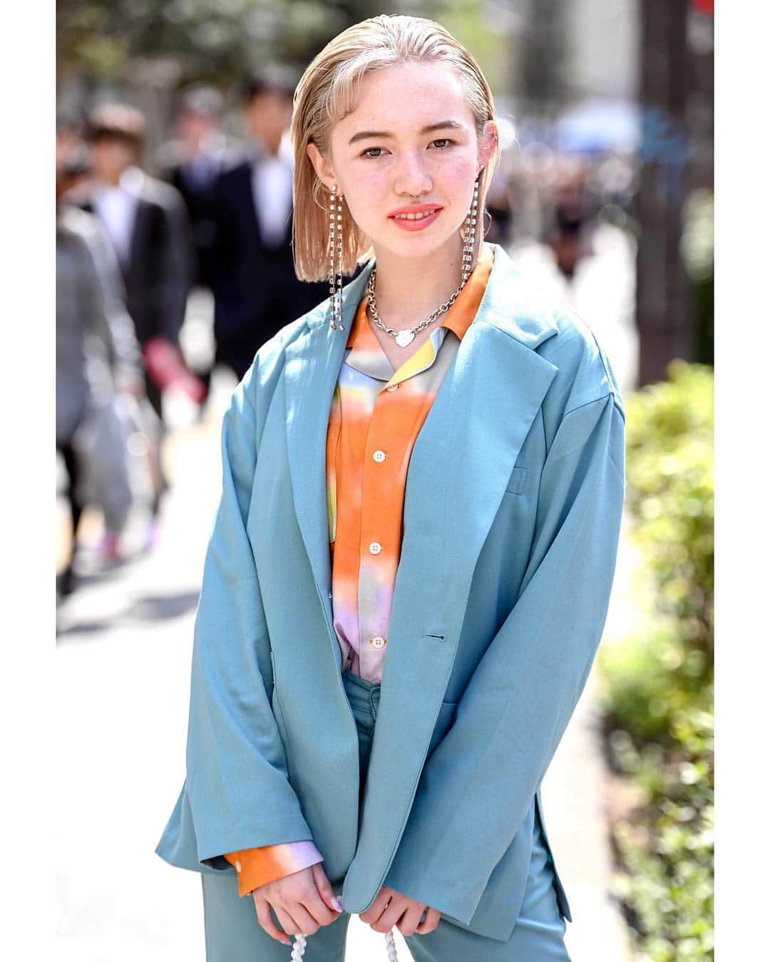 Harajuku Japanさんのインスタグラム写真 - (Harajuku JapanInstagram)「18-year-old Japanese fashion student Ashley (@Ashley__0625) wearing an X-Girl blue suit, Susan Alexandra beaded cherry handbag, and clear shoes by Yello Japan on the street outside of the Vantan Fashion College entrance ceremony in Tokyo.」4月13日 1時31分 - tokyofashion