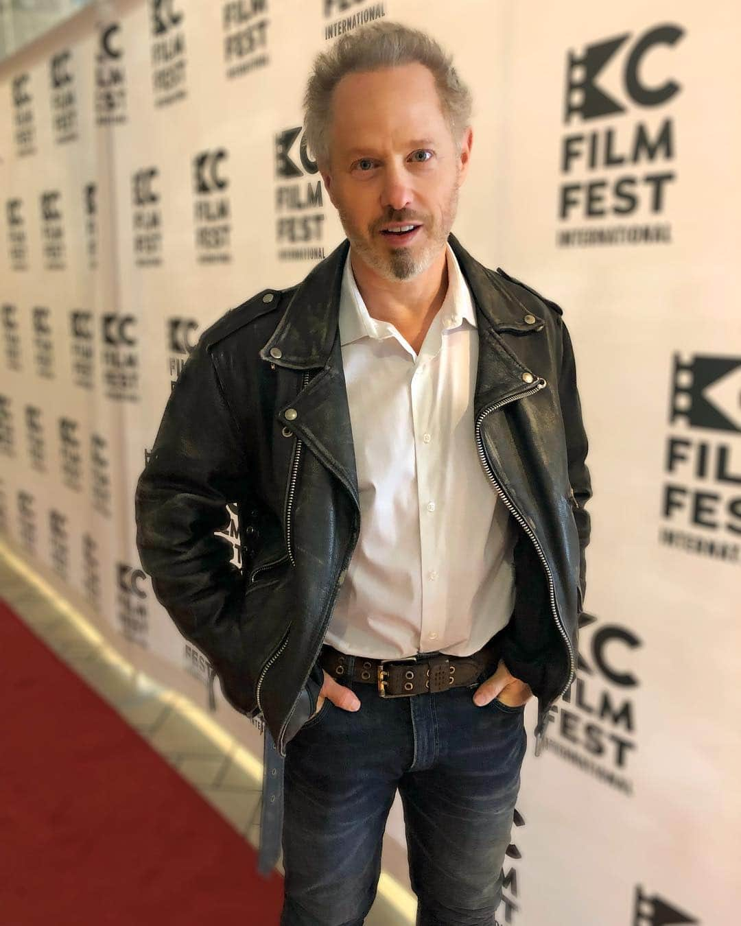 ラファエル・スバージさんのインスタグラム写真 - (ラファエル・スバージInstagram)「Back at the @kansascityfilmfestival but this time so happy to be hosting in support of young filmmakers,  #reelSpirit #filmfestival and  as judge for #documentary #shorts  Any filmmaker who is considering where to submit: this is a great festival! #supportindiefilm #heartland #filmmaking #filmfestivals」4月13日 7時08分 - raphaelsbarge