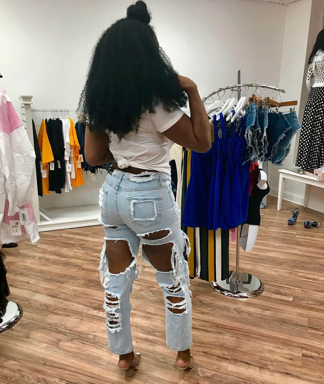 レミー・マーさんのインスタグラム写真 - (レミー・マーInstagram)「@ConceitedTheStore  WE ARE OPEN TODAY! 3031 Capital Blvd. Suite 101 Raleigh, North Carolina  #RemyMa #RemyMafia」4月13日 1時59分 - remyma