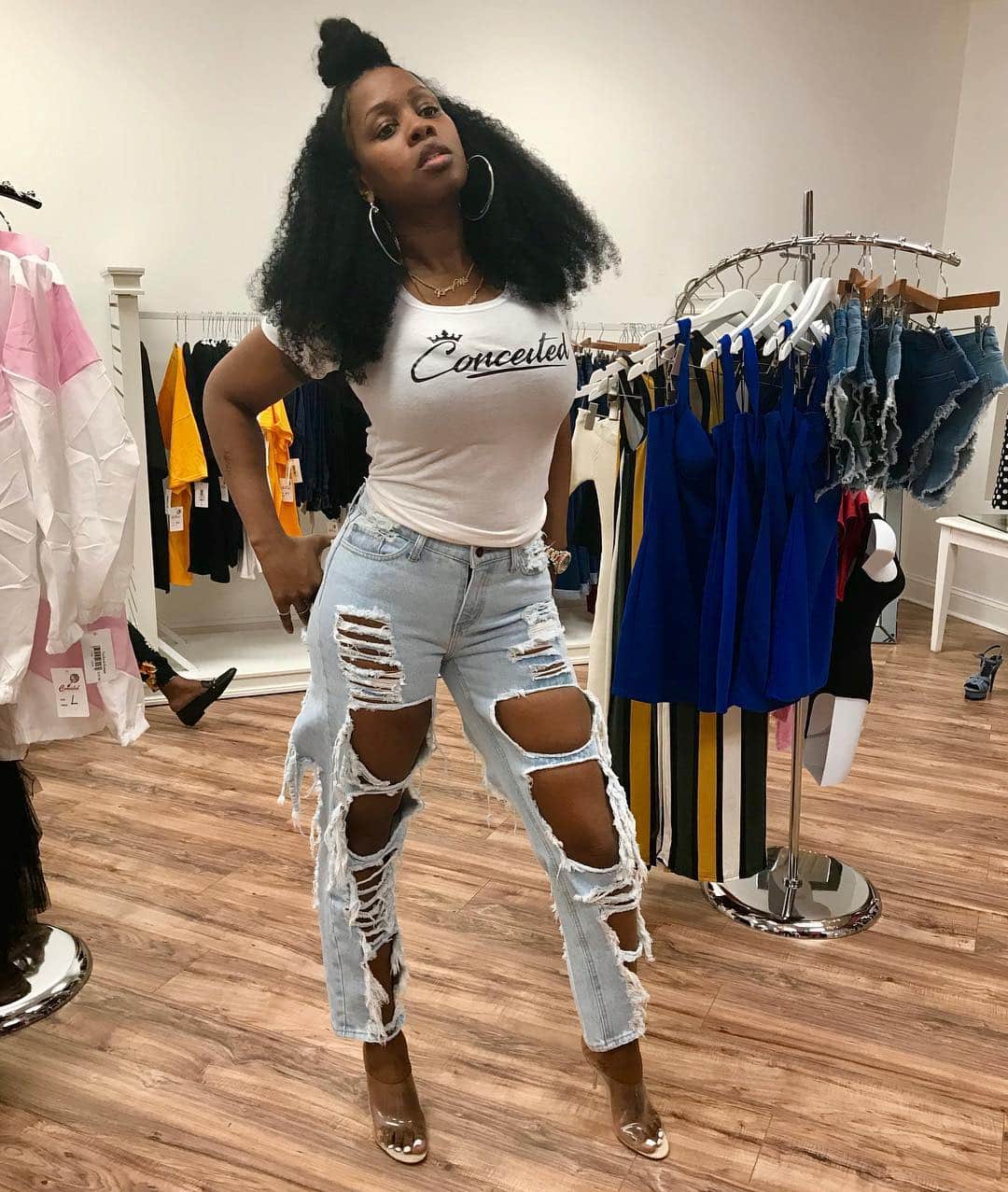 レミー・マーのインスタグラム：「@ConceitedTheStore  WE ARE OPEN TODAY! 3031 Capital Blvd. Suite 101 Raleigh, North Carolina  #RemyMa #RemyMafia」