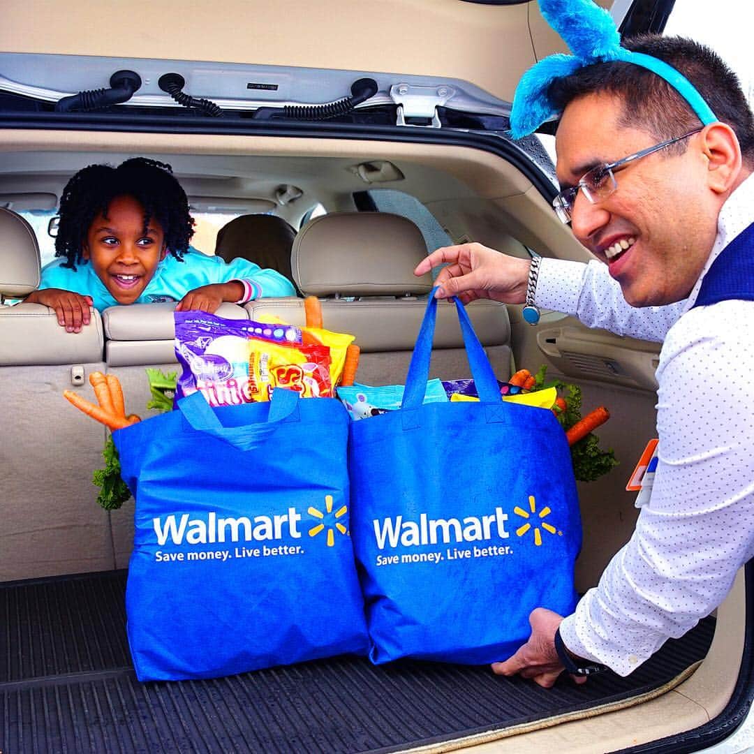 Wal-Mart Stores, Incさんのインスタグラム写真 - (Wal-Mart Stores, IncInstagram)「The Walmart Easter Bunnies (aka #GroceryPickup Associates) are ready to deliver treats right to your car. Tip: Use veggies to hide candy from peeping eyes.」4月13日 1時59分 - walmart