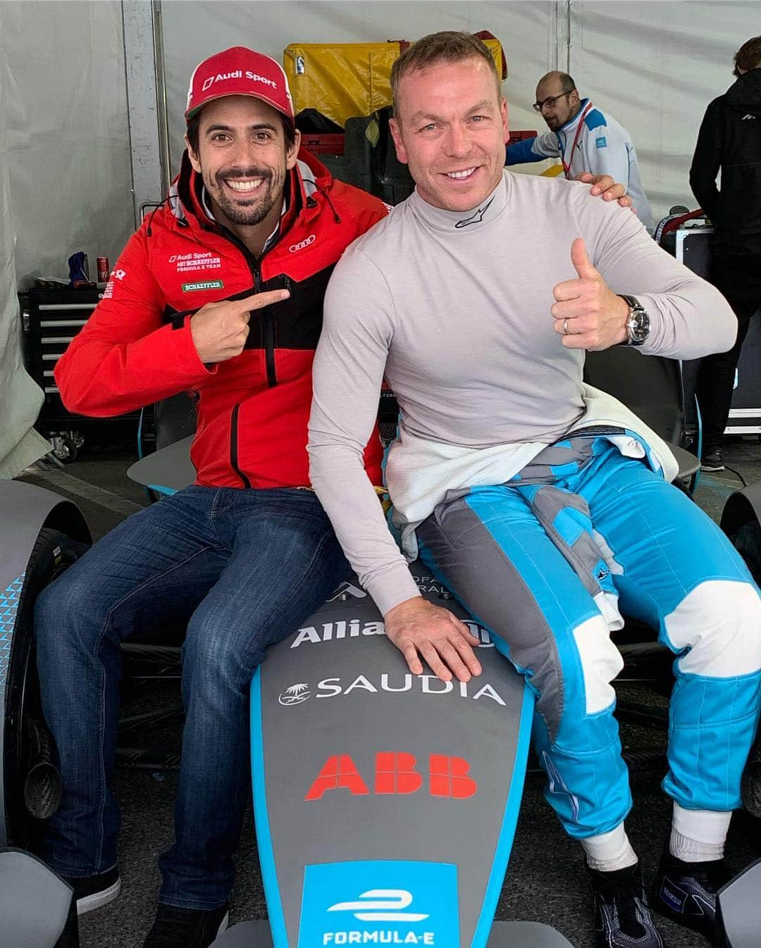 ルーカス・ディ・グラッシさんのインスタグラム写真 - (ルーカス・ディ・グラッシInstagram)「Shakedown done ✅ Super race track! Most technical of the season #Rome #ePrix | Nice to meet the legend @chrishoy1 who managed to drive the Formula E car for few laps | tomorrow we #RACE 🇮🇹」4月13日 2時08分 - lucasdigrassi