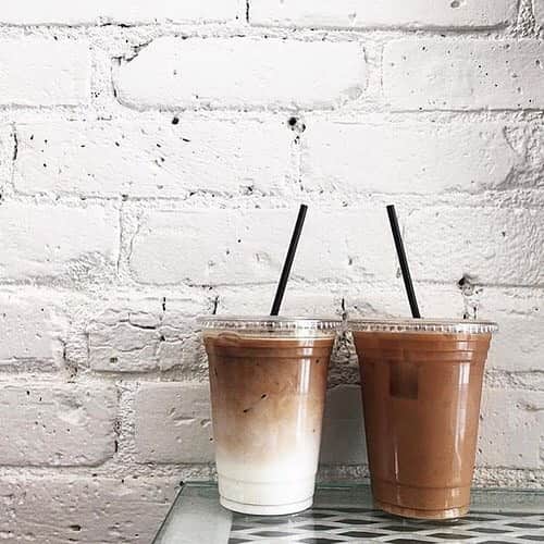 キャサリンマランドリーノさんのインスタグラム写真 - (キャサリンマランドリーノInstagram)「Iced coffee season is upon up. #catherinemalandrino #catherinecatherine #icedcoffee #coffee #cafe #happyfriday #friday」4月13日 2時02分 - catherine_malandrino