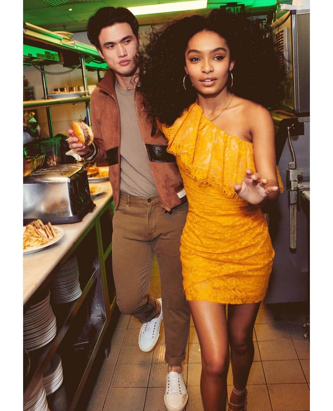ルパートサンダーソンのインスタグラム：「That #FridayFeeling | Actress @yarashahidi wears Aphrodite, styled by @jamesdemolet in this month’s @cosmopolitan. 📷 @ericraydavidson #AsSeenOn #YaraShahidi #CharlesMelton #TheSunIsAlsoAStar」