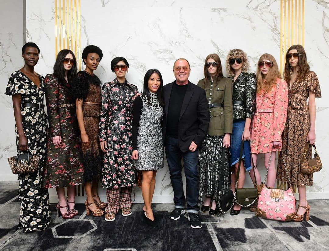 Saks Fifth Avenueさんのインスタグラム写真 - (Saks Fifth AvenueInstagram)「Michael Kors presents his spring/summer and pre-fall collections at @Saks Houston along with our SVP of Women’s Merchandising, Anna Irving. Head to our IG Stories to see the looks, now available on Saks.com. #SaksStyle」4月13日 2時44分 - saks