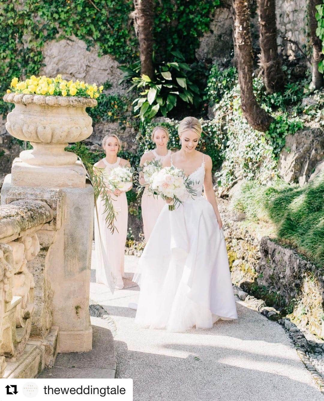 キーラ・コルピさんのインスタグラム写真 - (キーラ・コルピInstagram)「Can’t believe it’s been almost a year since our wedding in magical Italy...💫 If you happen to be looking for an amazing, talented and wholehearted wedding photography or wedding planning service I can highly recommend @theweddingtale and @eventoile💞🌟(and this is not a paid ad🥰) Also, how gorgeous are my bridesmaids @petrakorpi and @nlaksolavirta...Ahhh, so many beautiful people and memories to be cherished for a lifetime...🌸🙏🏼❤️ ・・・ #Repost @theweddingtale Kiira and her incredible elegance.⁣@eventoile」4月13日 2時44分 - kiira_korpi