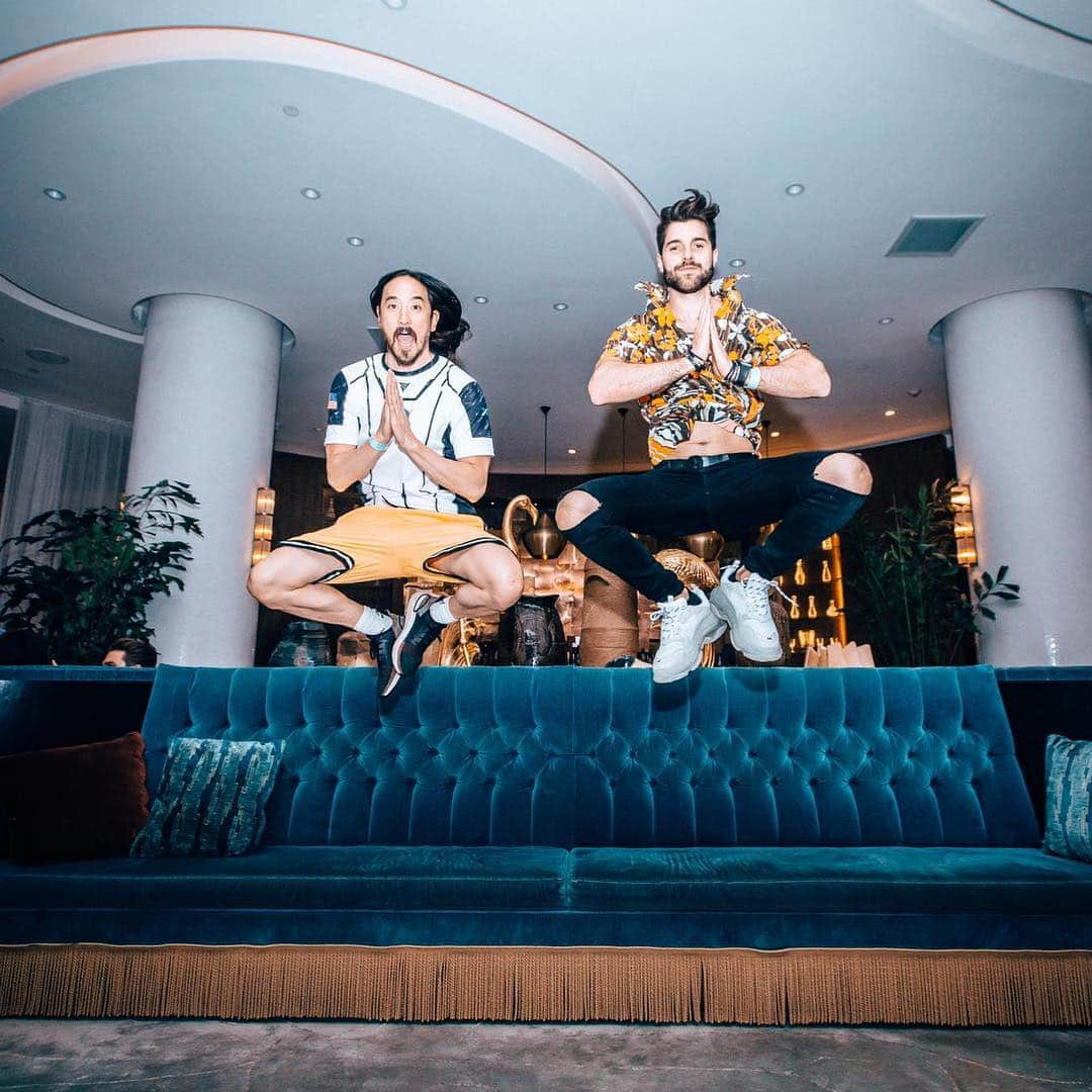 スティーヴ・アオキさんのインスタグラム写真 - (スティーヴ・アオキInstagram)「#aokijump #983. The Aoki x @alok #DoItAgainJump. #MiamiMusicWeek Miami, FL March 2019 - presave our track (coming out Friday April 19th- link in bio) 🙌🏼🙌🏼」4月13日 3時02分 - steveaoki