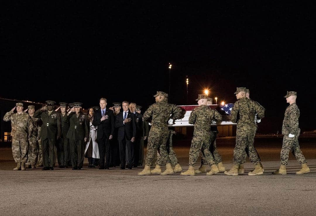 アメリカ海兵隊さんのインスタグラム写真 - (アメリカ海兵隊Instagram)「Last night, Commandant of the Marine Corps Gen. Robert Neller and Sergeant Major of the Marine Corps Ronald Green saluted the remains of Staff Sgt. Christopher Slutman, one of the three Marines killed in Parwan province, Afghanistan.  Til Valhalla, Marine.  #RestEasy #RIP #ReturningHome #Sacrifice #Service #Honor #Courage #Commitment #USMC #MarineCorps #Marine #OnceAMarineAlwaysAMarine #SemperFidelis #SemperFi」4月13日 3時03分 - marines