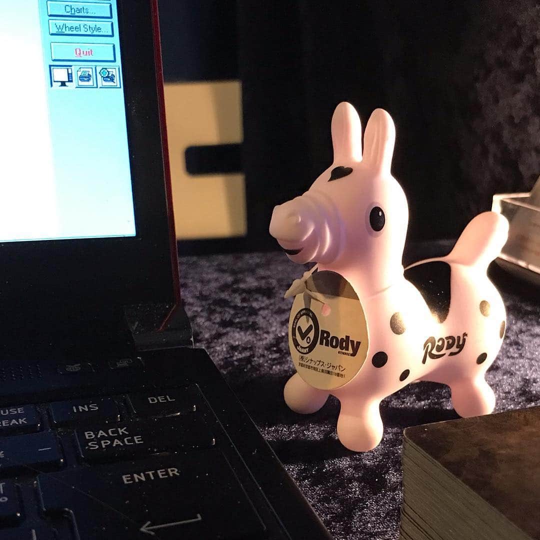 のインスタグラム：「２０１９年３月２３日の日替りRody 白くん  #rody #toy #horse #whitehorse #ロディ #おもちゃ #玩具 #ウマ #うま #馬 #白馬」