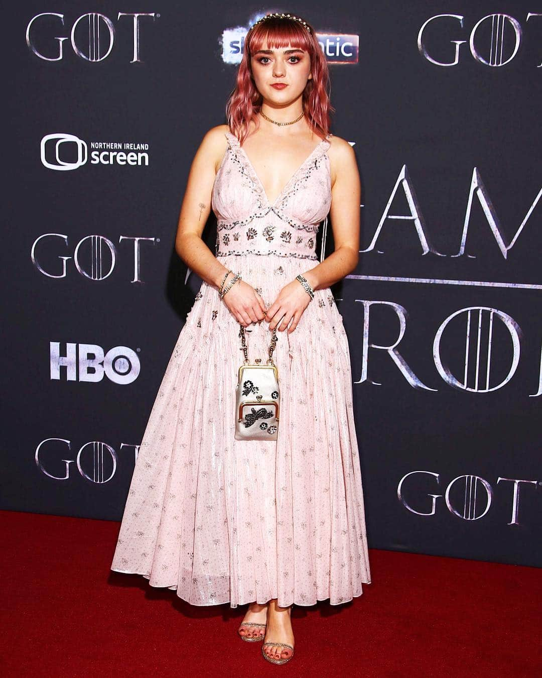 British Vogueさんのインスタグラム写真 - (British VogueInstagram)「#MaisieWilliams bids farewell to #AryaStark in a pink @Coach dress created especially for her by @StuartVevers, who said its romance and rawness reflects the actor’s "youthful spirit". "I wanted a dress that was pure elegance... but with attitude," Williams told Vogue. Click the link in bio for more on her look, as she takes to the red carpet for the final season of #GameOfThrones.」4月13日 3時26分 - britishvogue