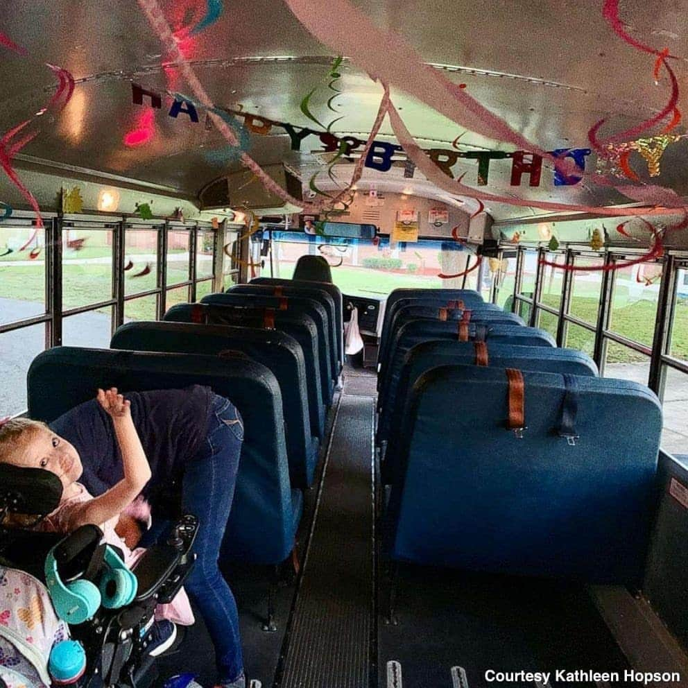 ABC Newsさんのインスタグラム写真 - (ABC NewsInstagram)「Bus driver surprises student with decorated school bus in honor of her birthday: "She has the most beautiful smile and it inspired me to do something for her." #inspiring #birthday #sweet」4月13日 3時36分 - abcnews